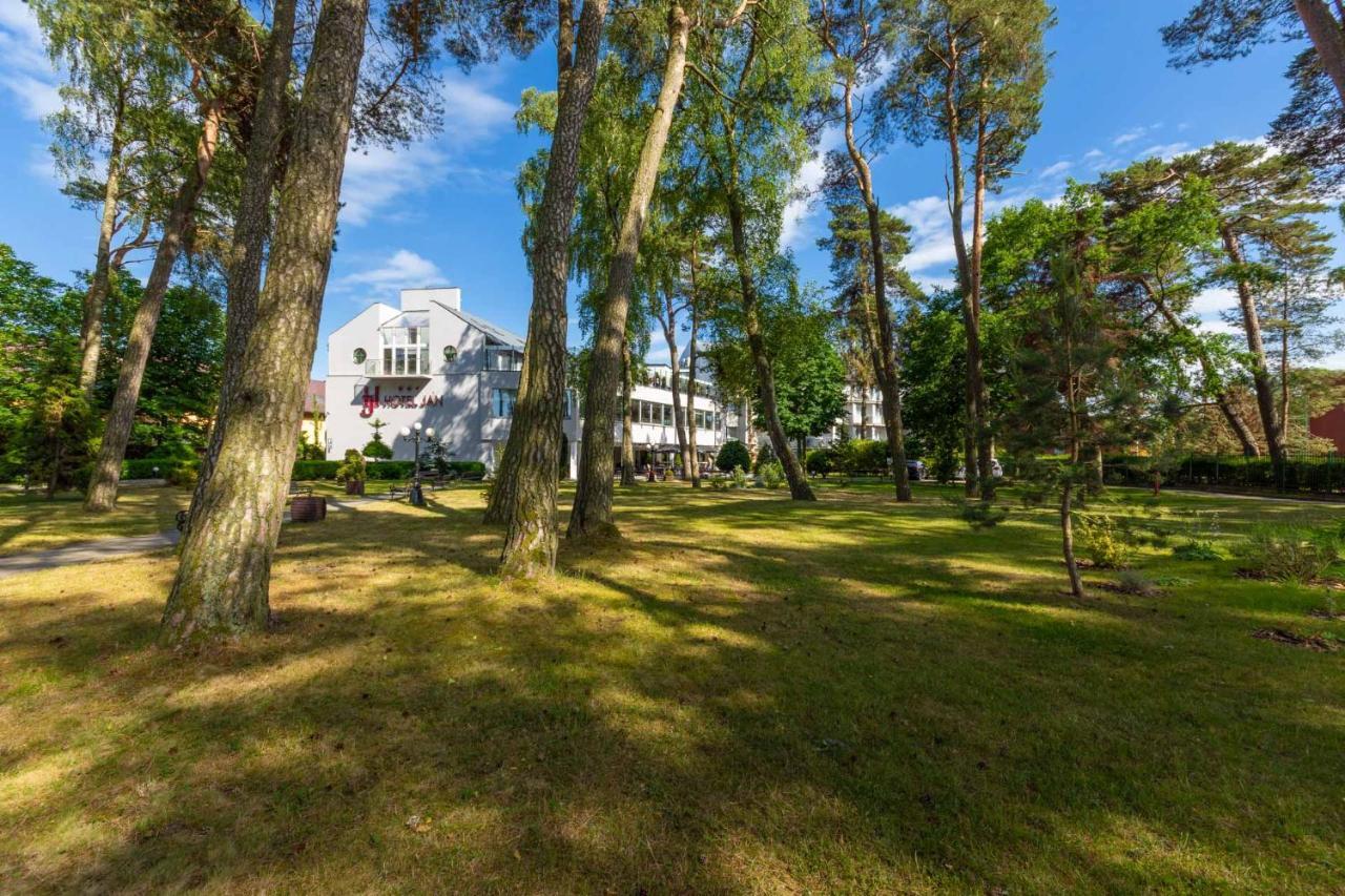 Hotel Jan Darlowko Bagian luar foto