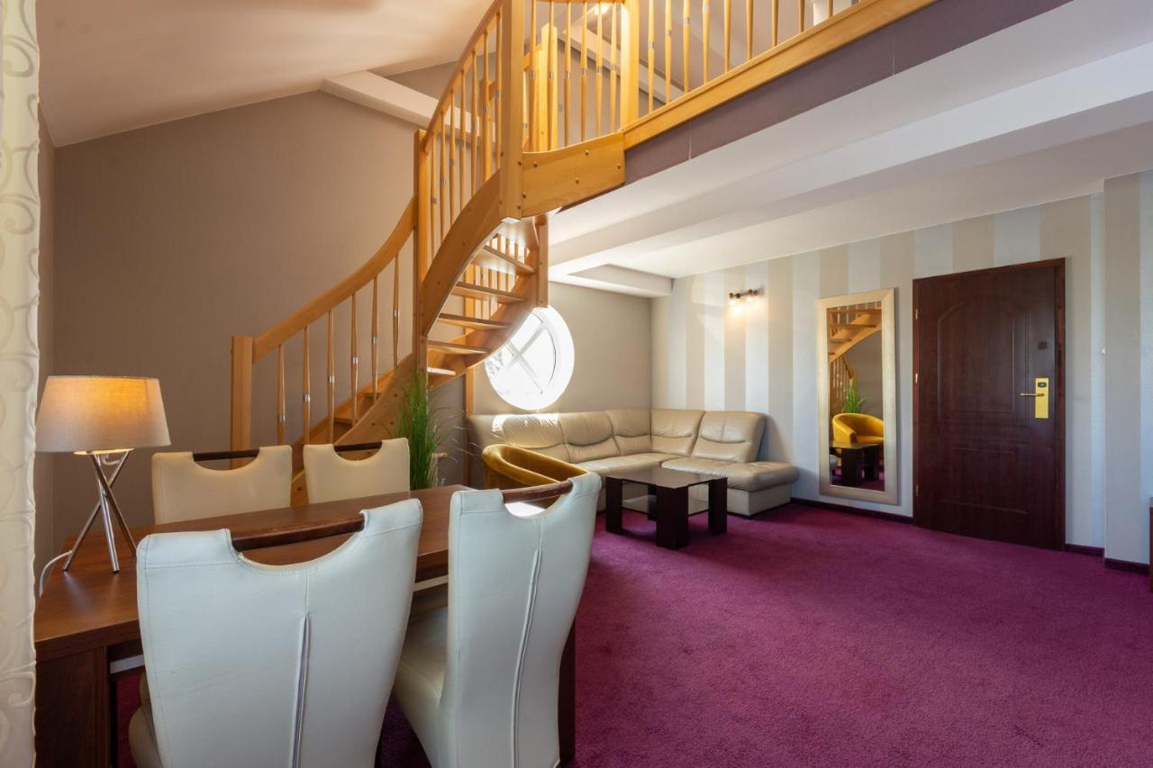 Hotel Jan Darlowko Bagian luar foto