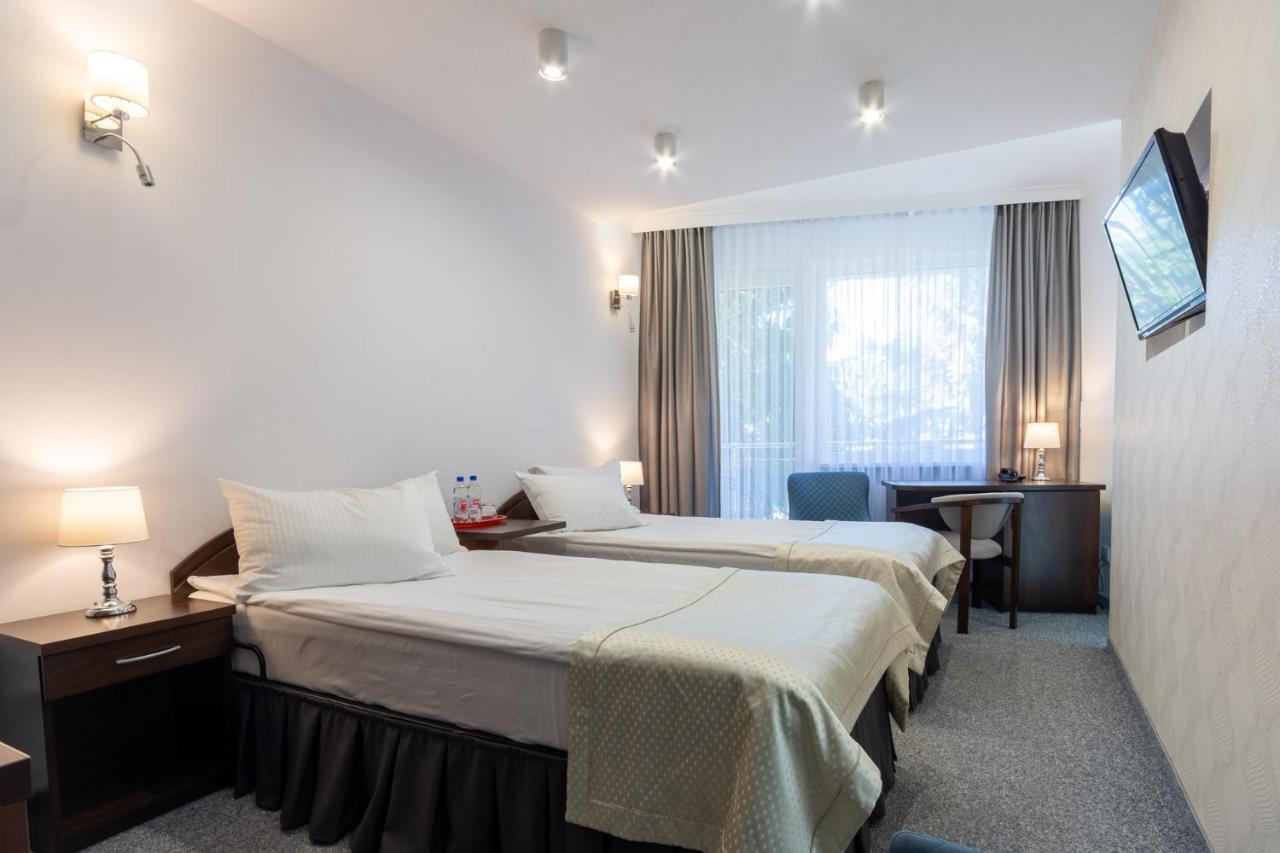 Hotel Jan Darlowko Bagian luar foto