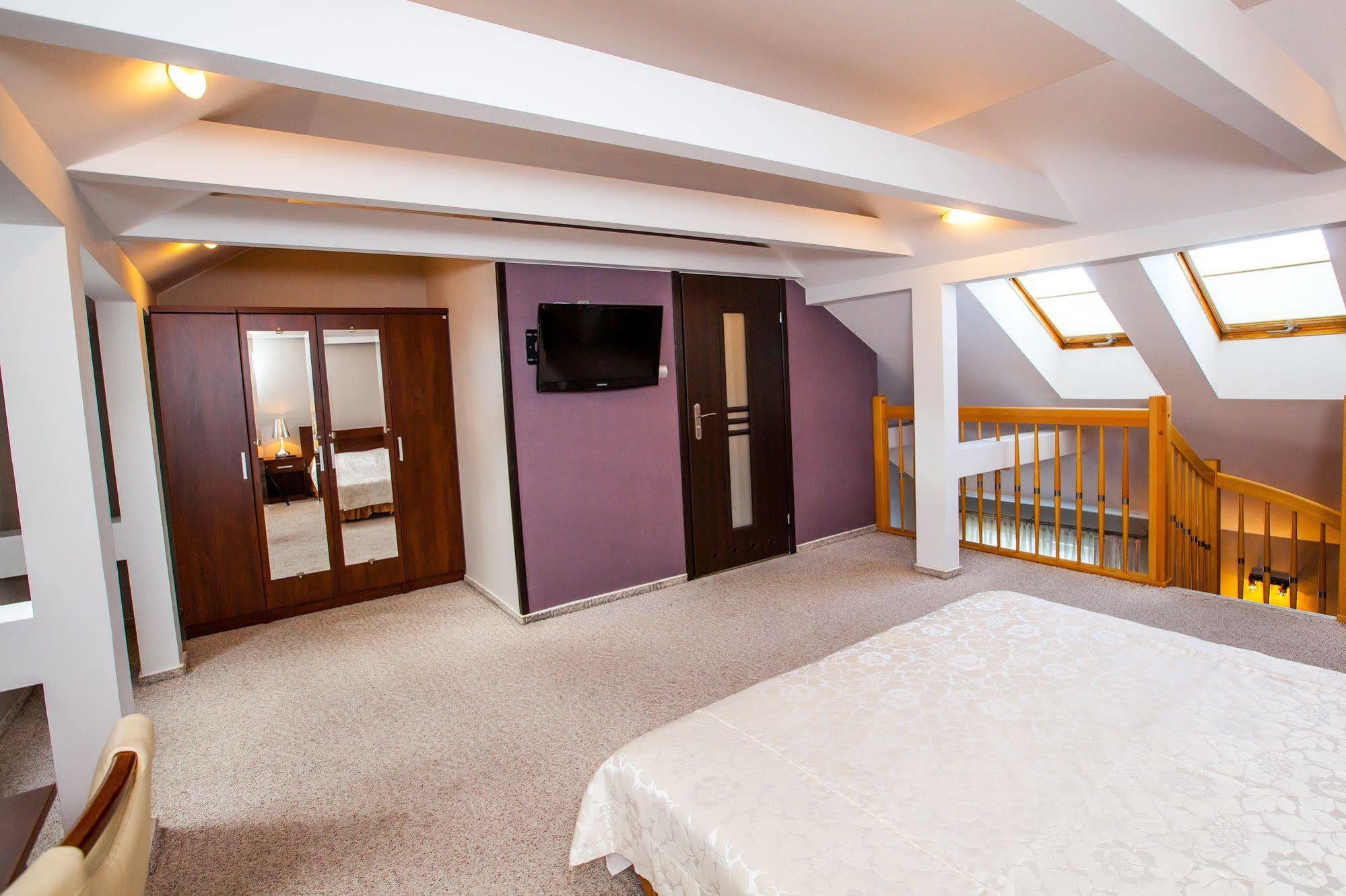 Hotel Jan Darlowko Bagian luar foto